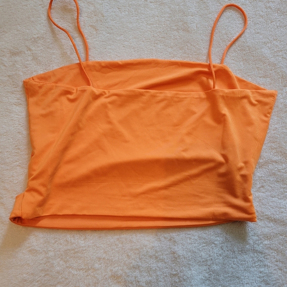 Crop top - Picture 2 of 3